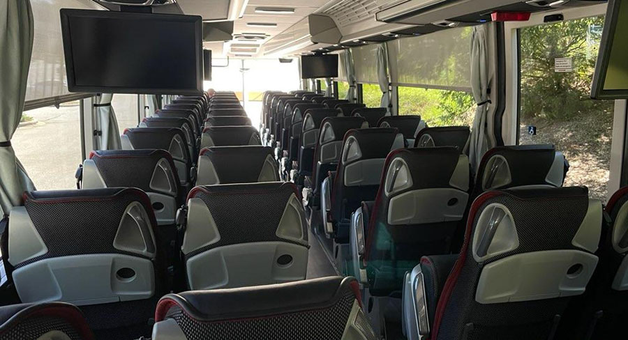 Benefits of Hiring a Charter Bus for a School Field Trip
